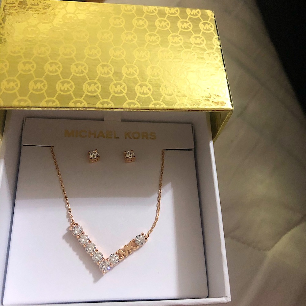 Michael Kors necklace and earrings rose gold set!